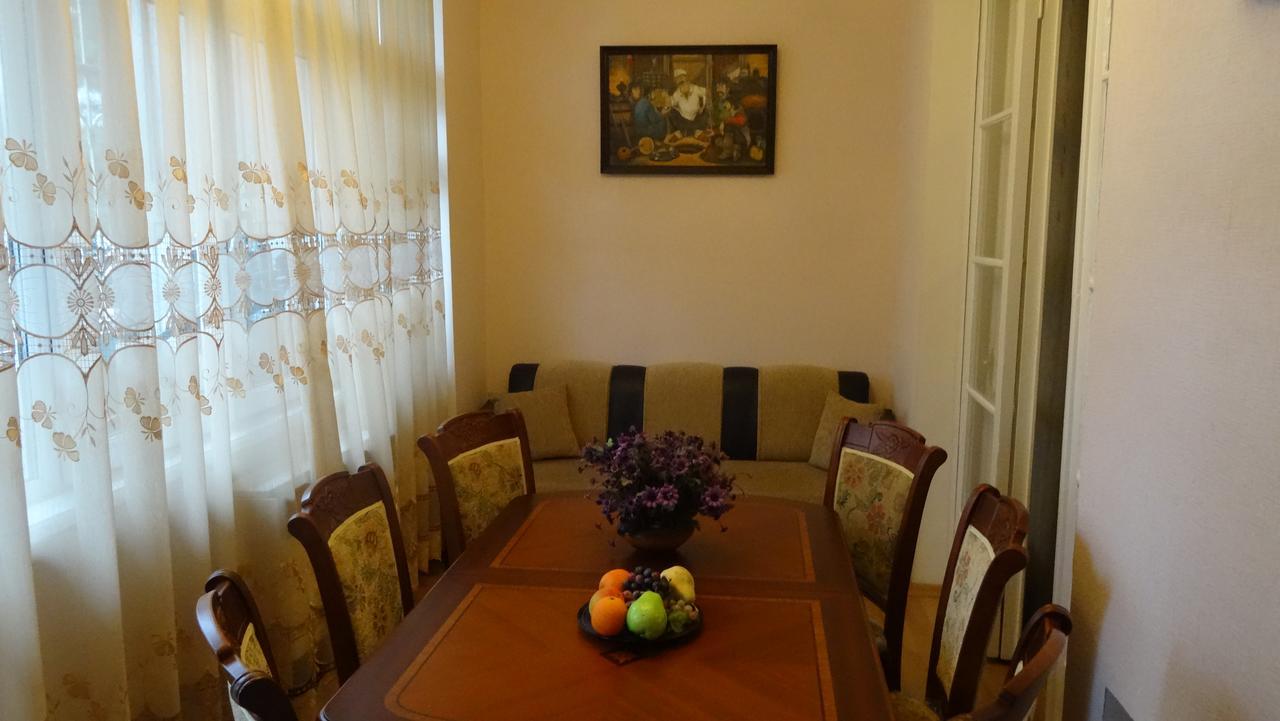 Apartment Vake-Saburtalo Tbilisi ภายนอก รูปภาพ