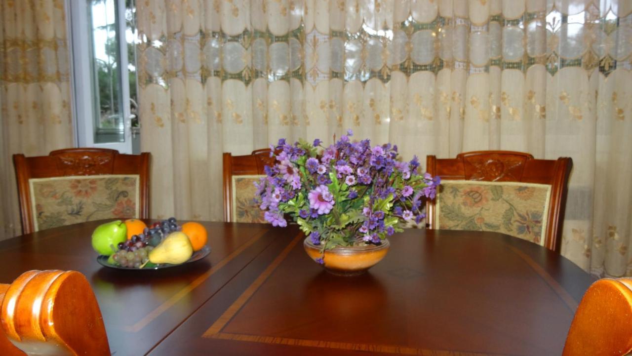 Apartment Vake-Saburtalo Tbilisi ภายนอก รูปภาพ